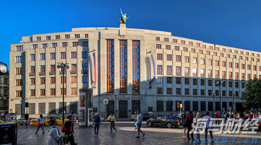 钟南山佩戴“共和国勋章”，观礼九三阅兵